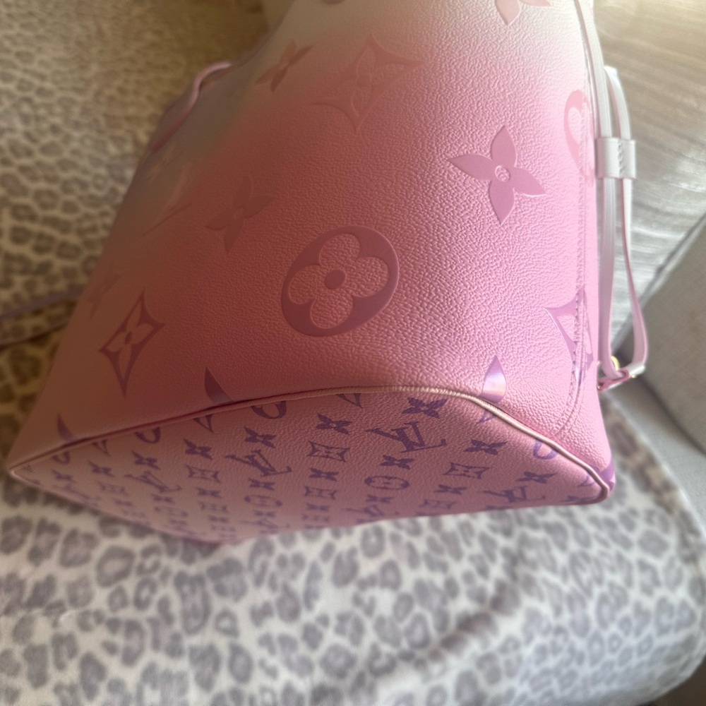 Louis Vuitton Sunrise Pastel Neverfull - Picture 10 of 12